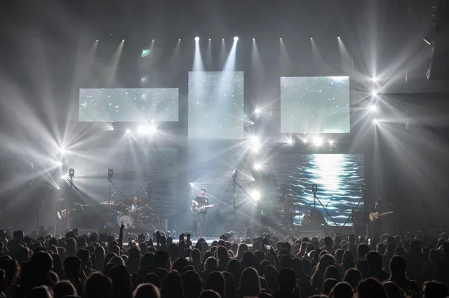 BRETT YOUNG - Miss Me More Tour