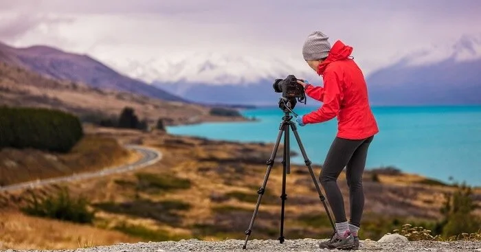 travel-photographer-camera-tripod-og.jpg