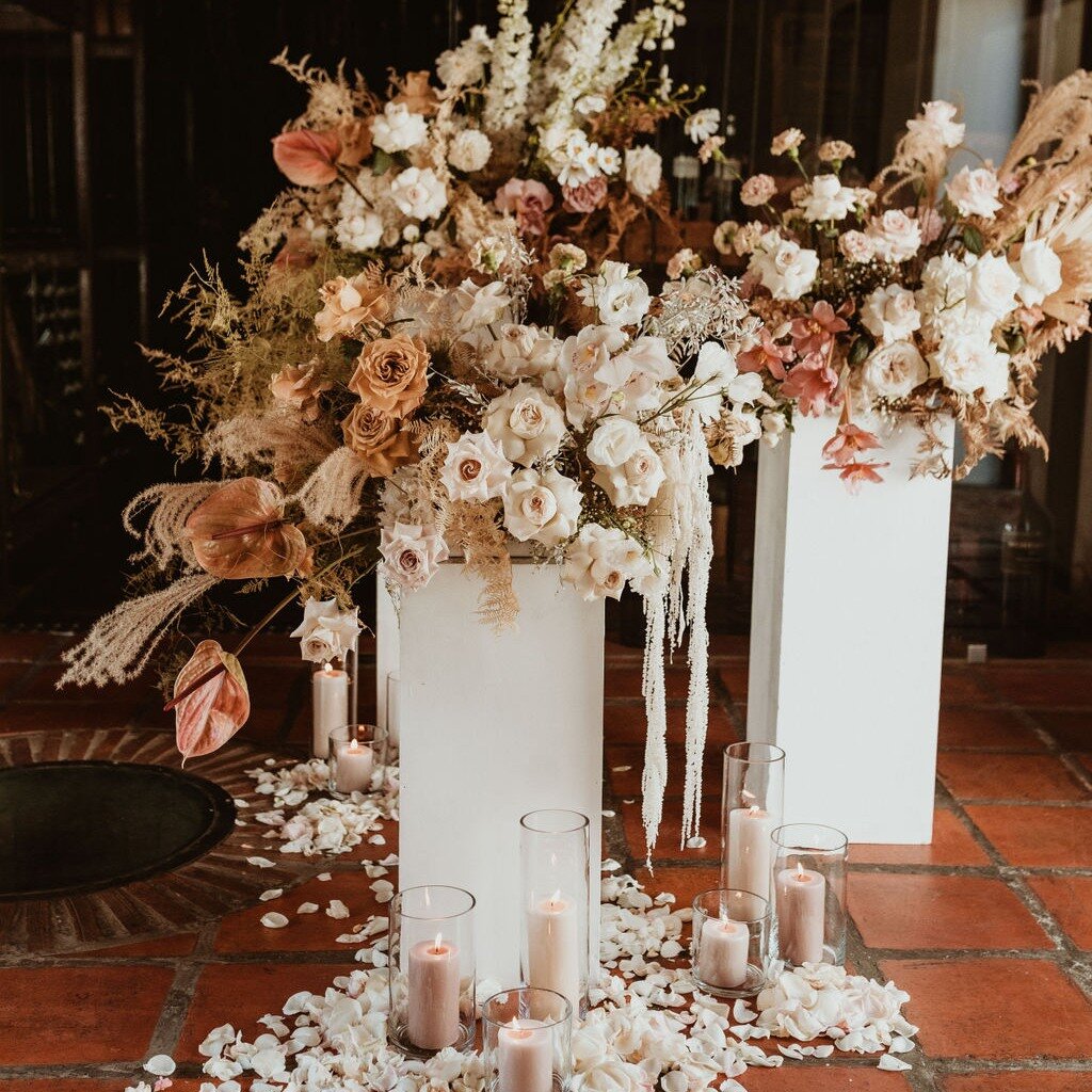 REPURPOSING Wedding Floral Elements 

I am always enthusiastic about repurposing wedding floral elements, but I do feel that it is important to weigh the pro's and con's of doing so. Here are some of my thoughts:

PROS:
Flowers are a significant port