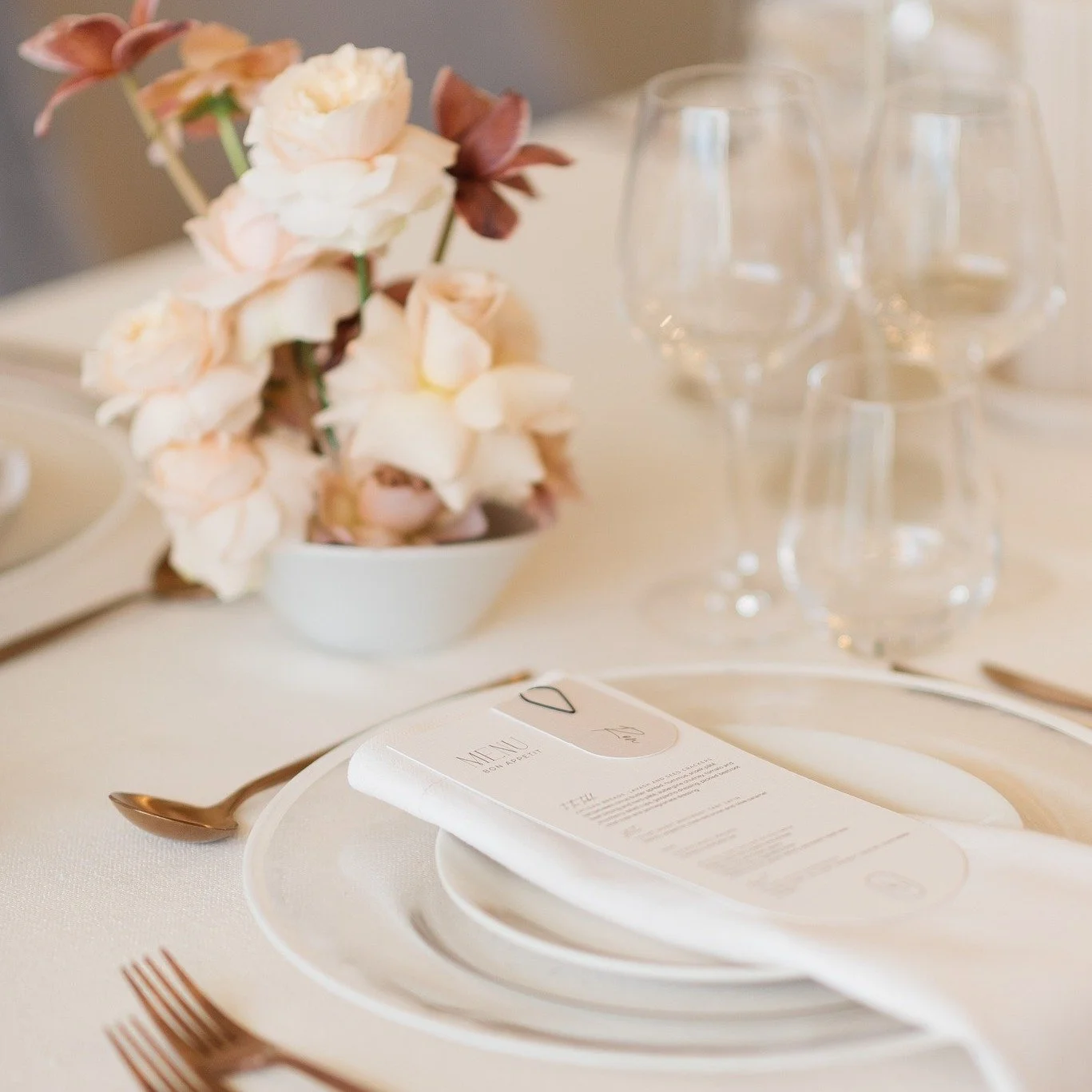 Beautiful Autumn Details from Laura &amp; David's Wedding Day! 🍂