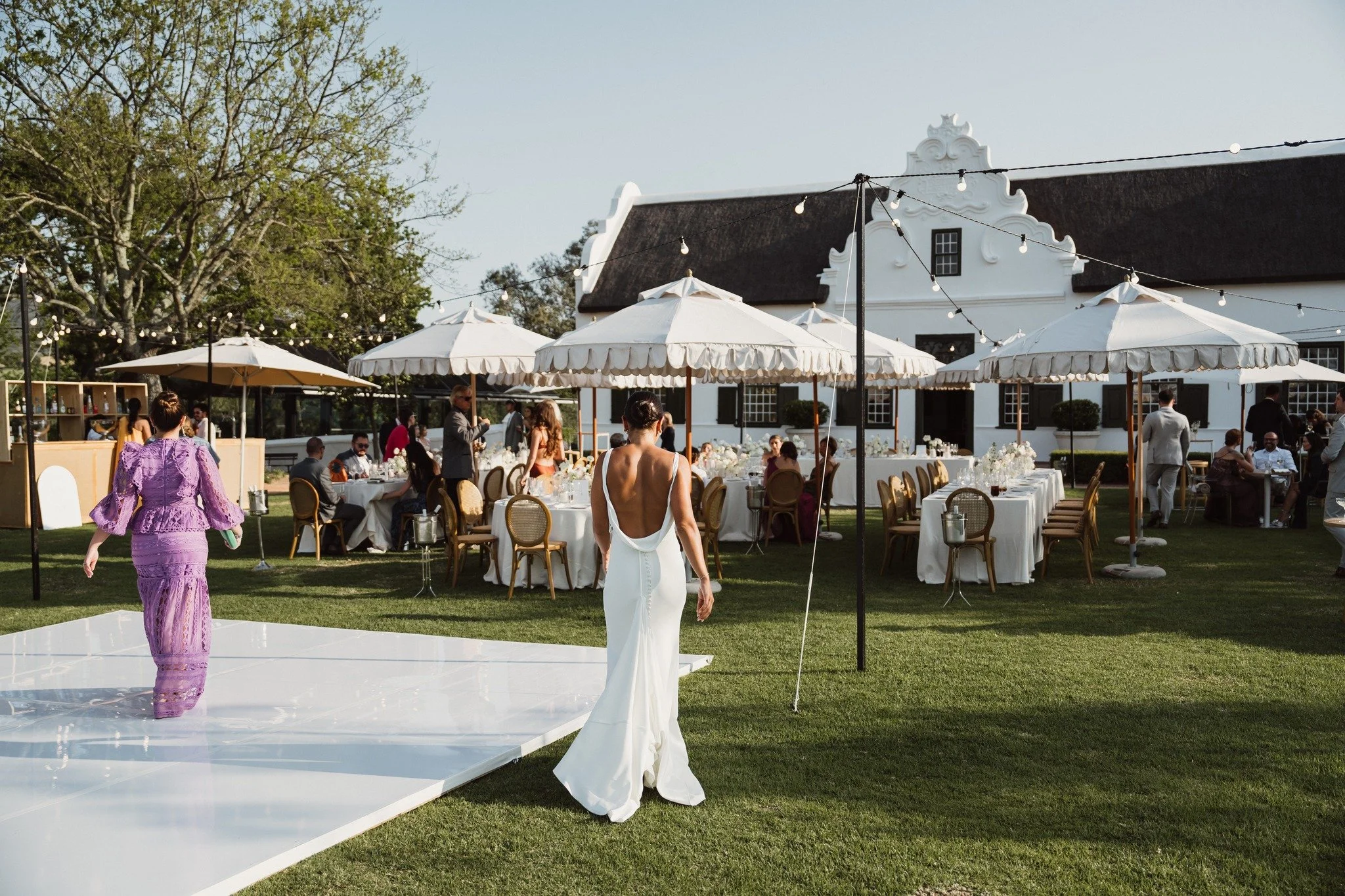 Blooming with love at Tali&ecirc; &amp; Caio's perfect spring soir&eacute;e 🌸✨ #SpringVibes #PerfectNight