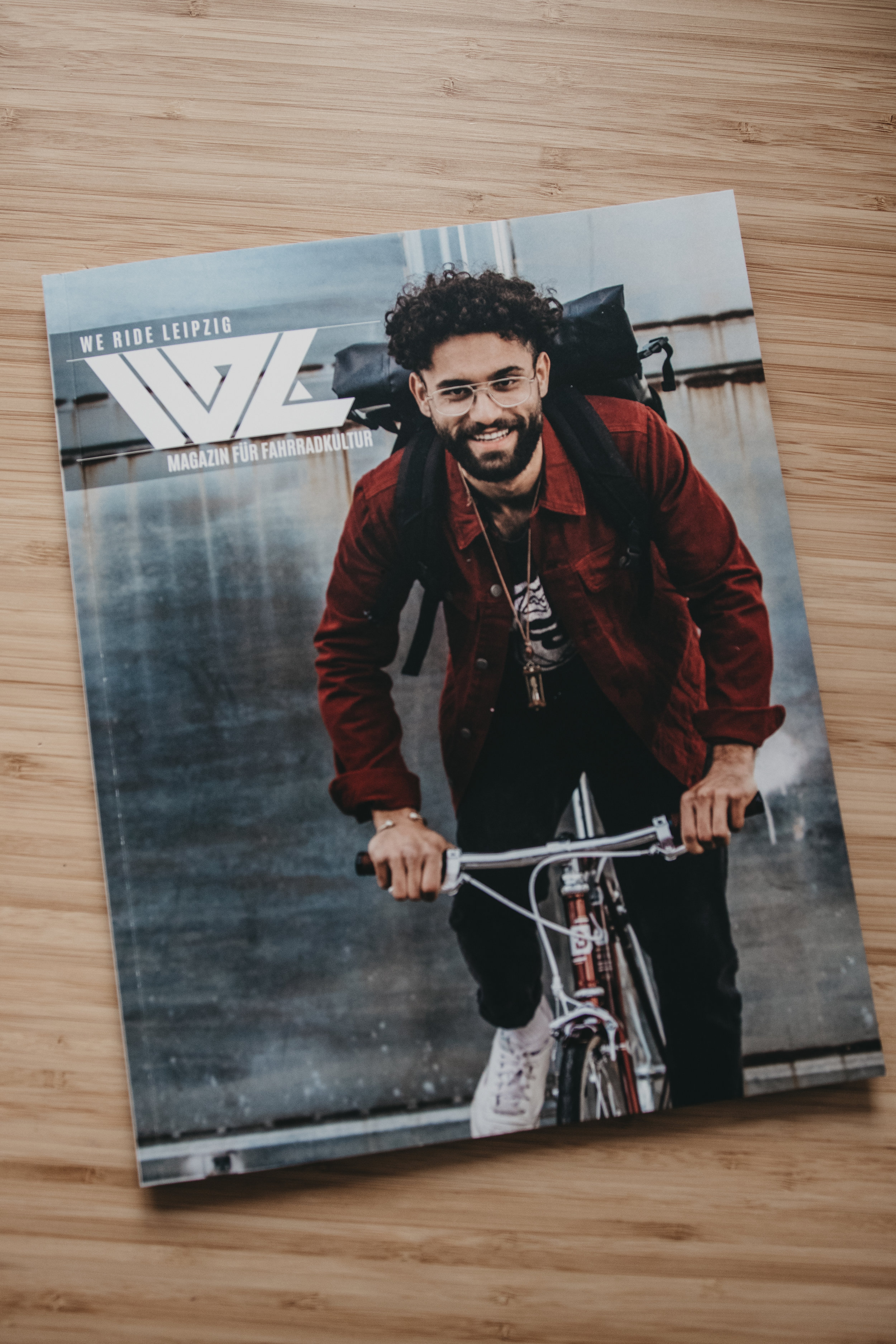 Covermodel Mohsen mit einem Bombtrack
