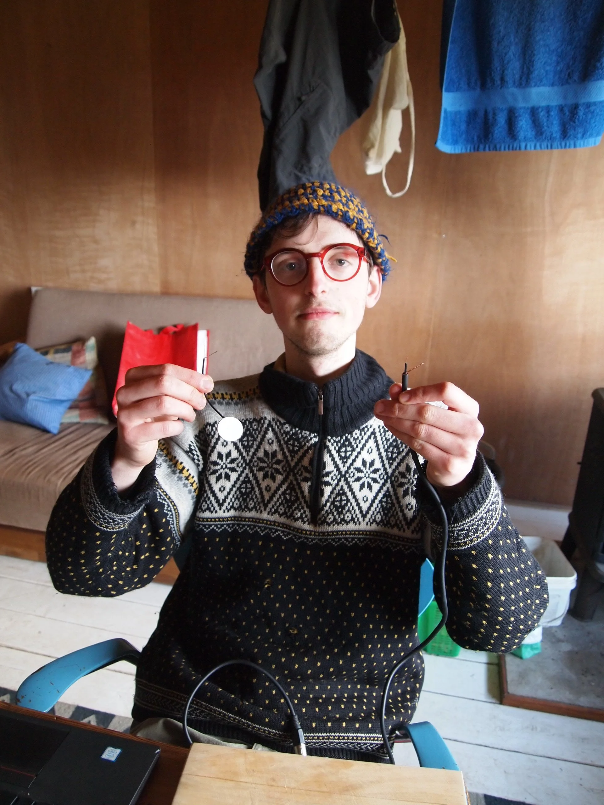 4.Amulet.KNOCKvologan.JPG