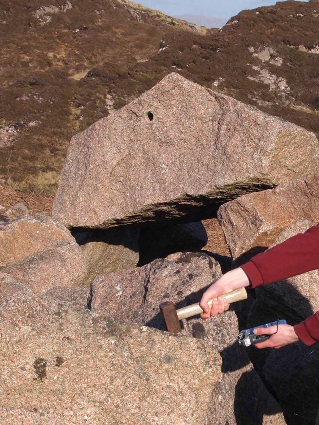 6.Amulet.KNOCKvologan.JPG