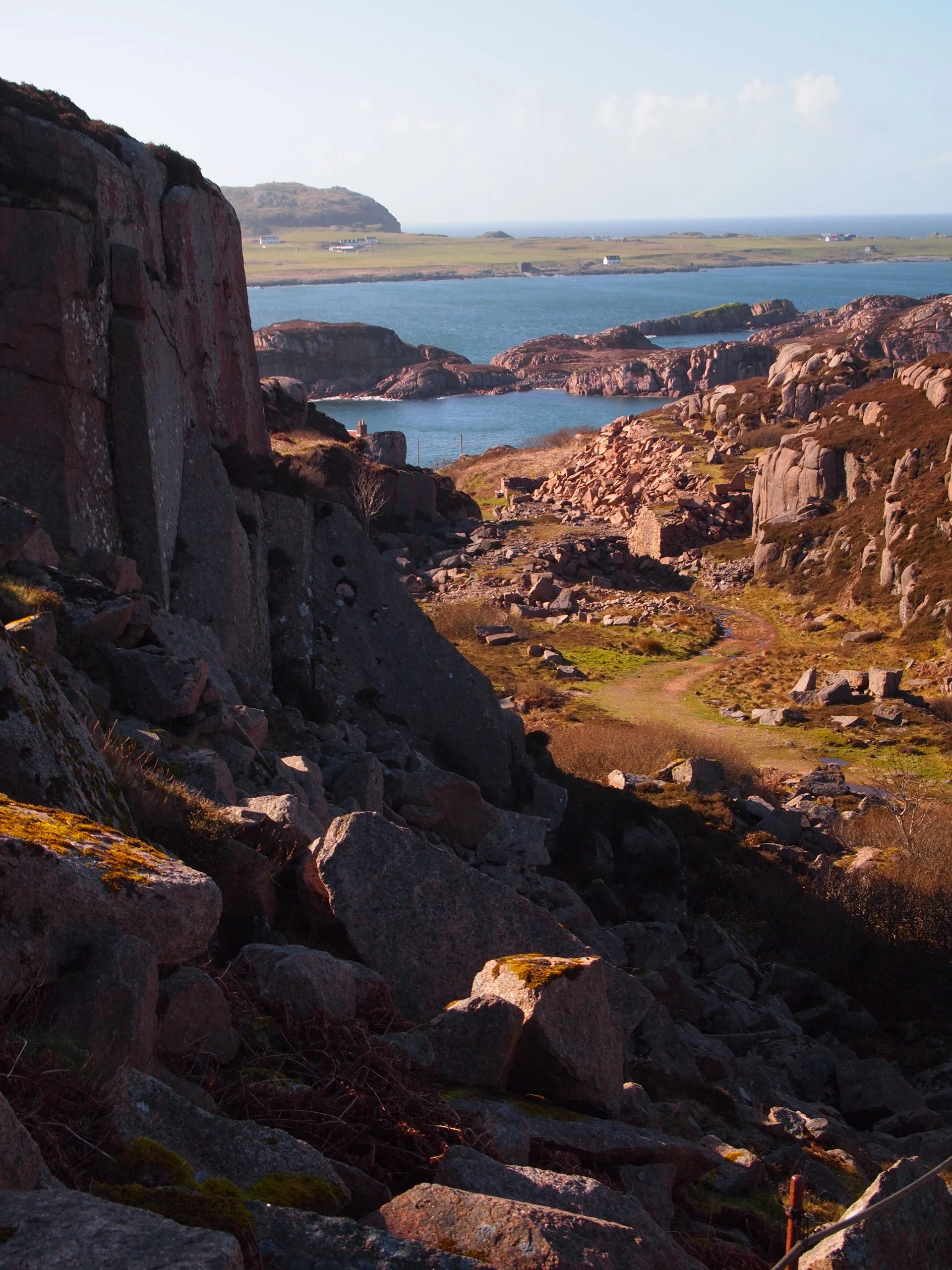 12.Amulet.KNOCKvologan.JPG