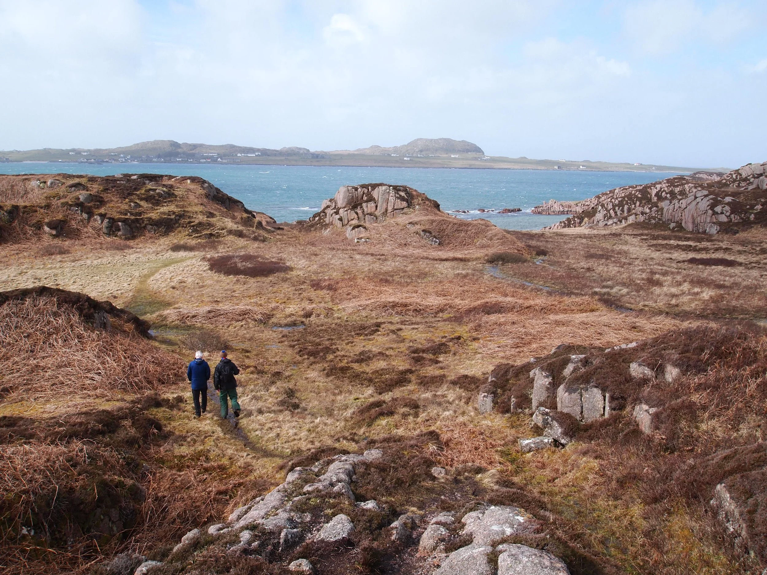 13.Amulet.KNOCKvologan.JPG