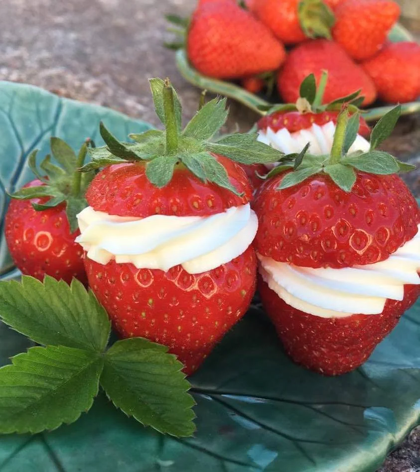 Söt liten gubbe med mascarpone och nutella