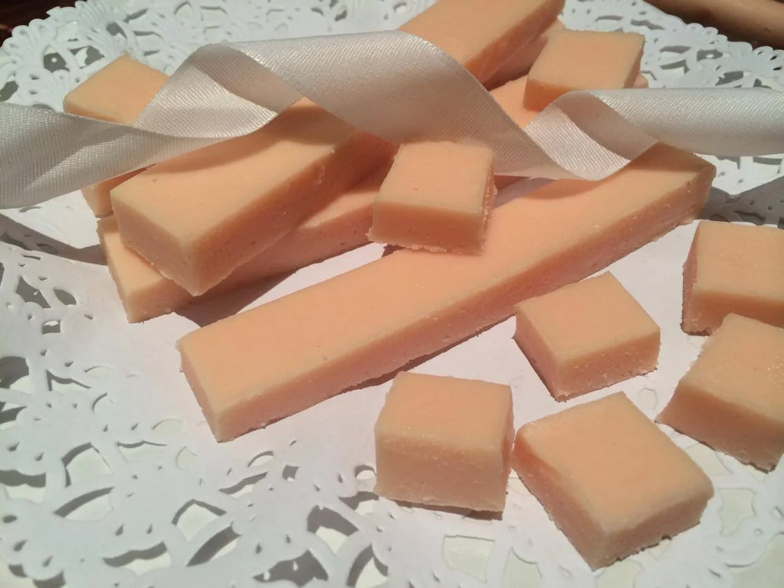 Busig fudge med skumtomtar