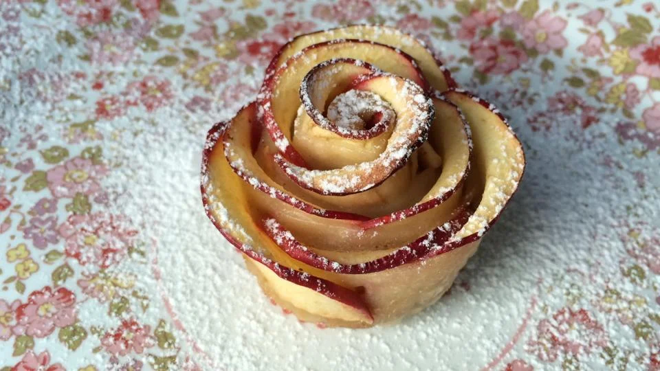 Vackra goda äppelrosor