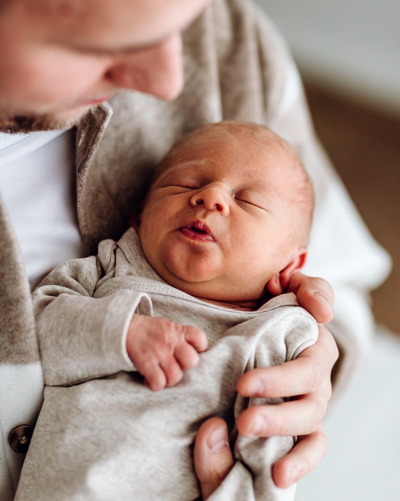 Papaliebe. 🩵

.
.
.

#newbornshooting #neugeborenenbilder #fotografiekassel #anneguenst