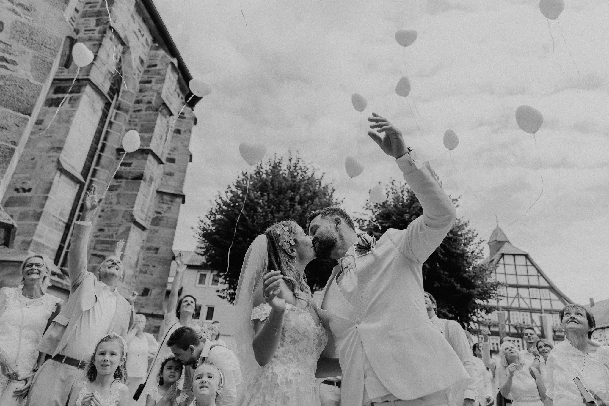 Love is in the air! 🤍

.
.
.

#wedding #heiraten2024 #hochzeitsfotografkassel #anneguenst #love
