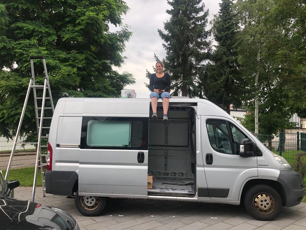 Anne Günst auf dem Van
