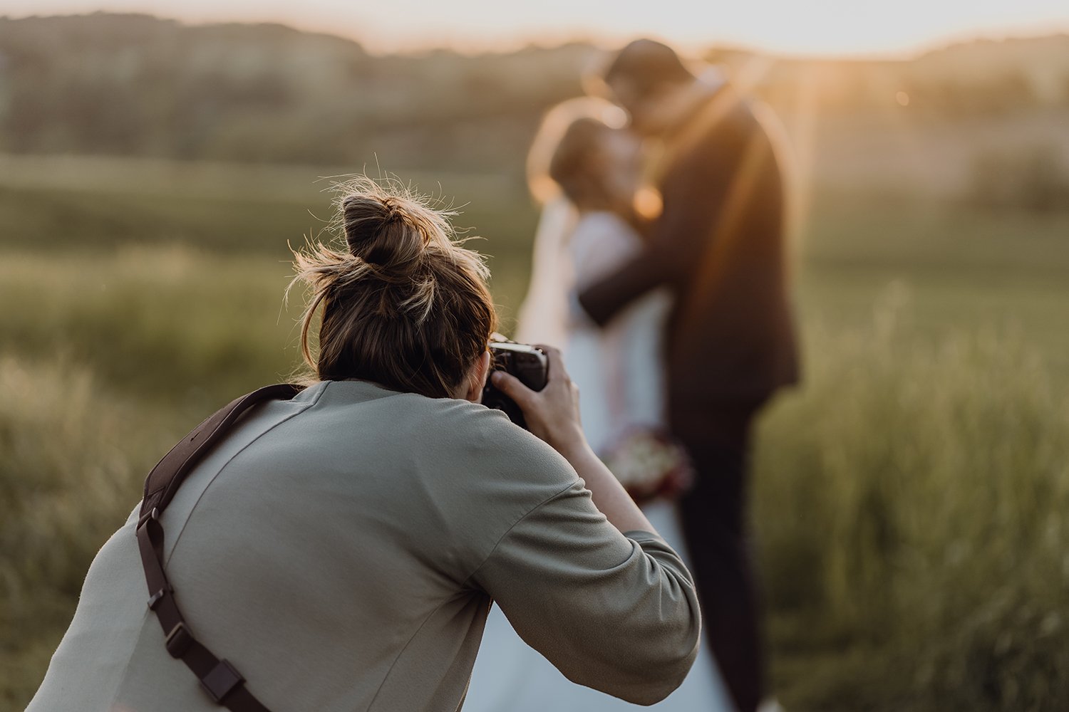 Anne Günst fotografiert ein Paar