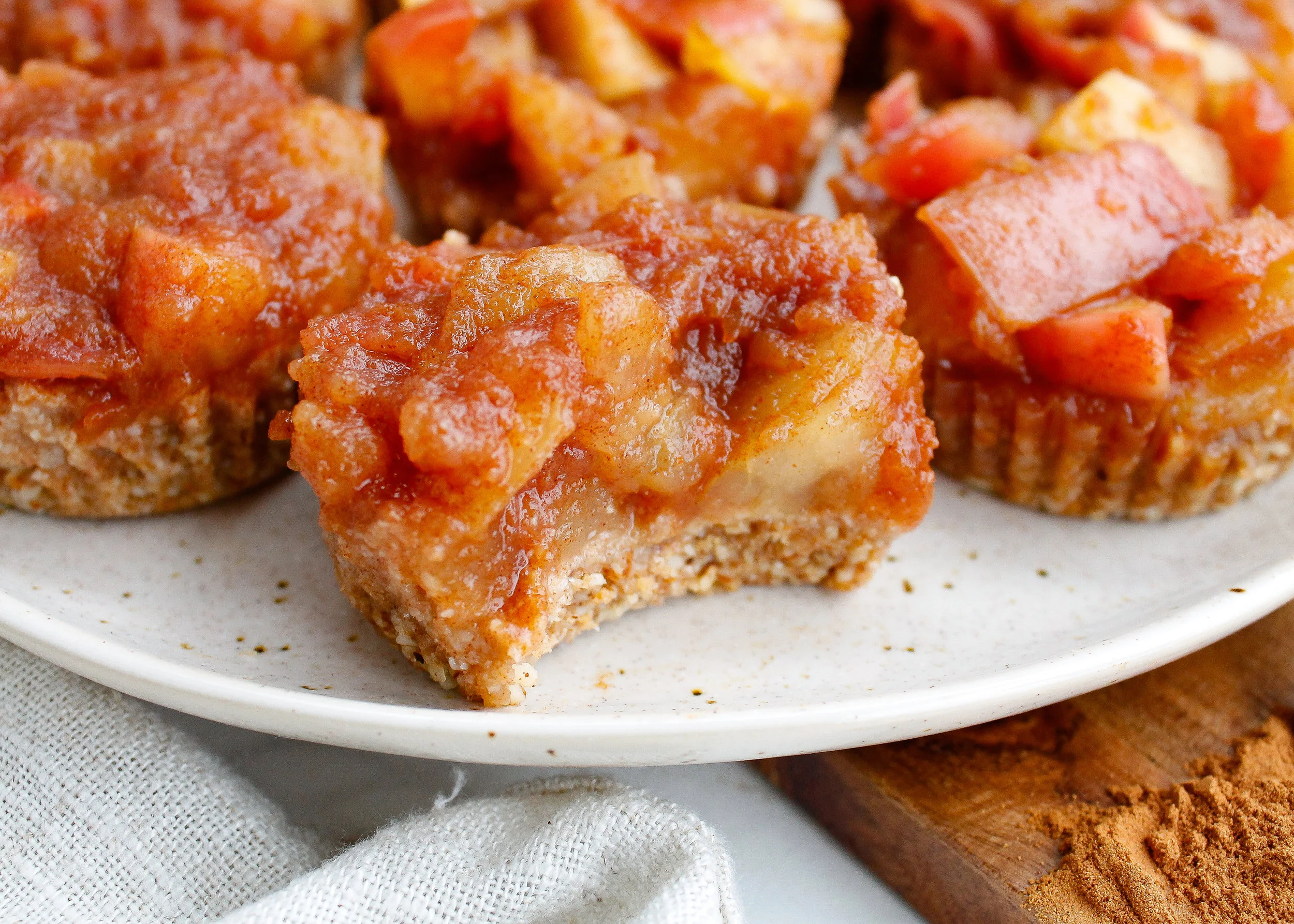 Paleo No-Bake Apple Pie Bites