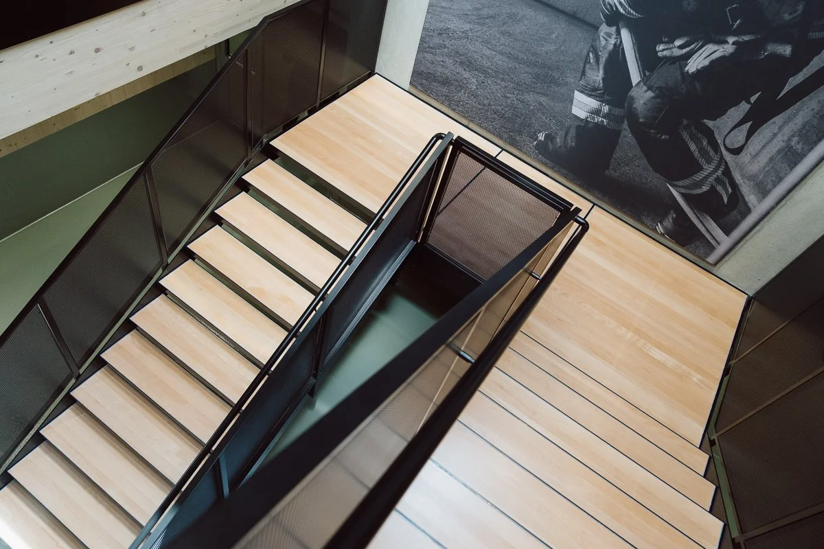 projet-sdis-broye-vully-escalier-central-photo-grand-format-payerne-nonante-ch.jpg