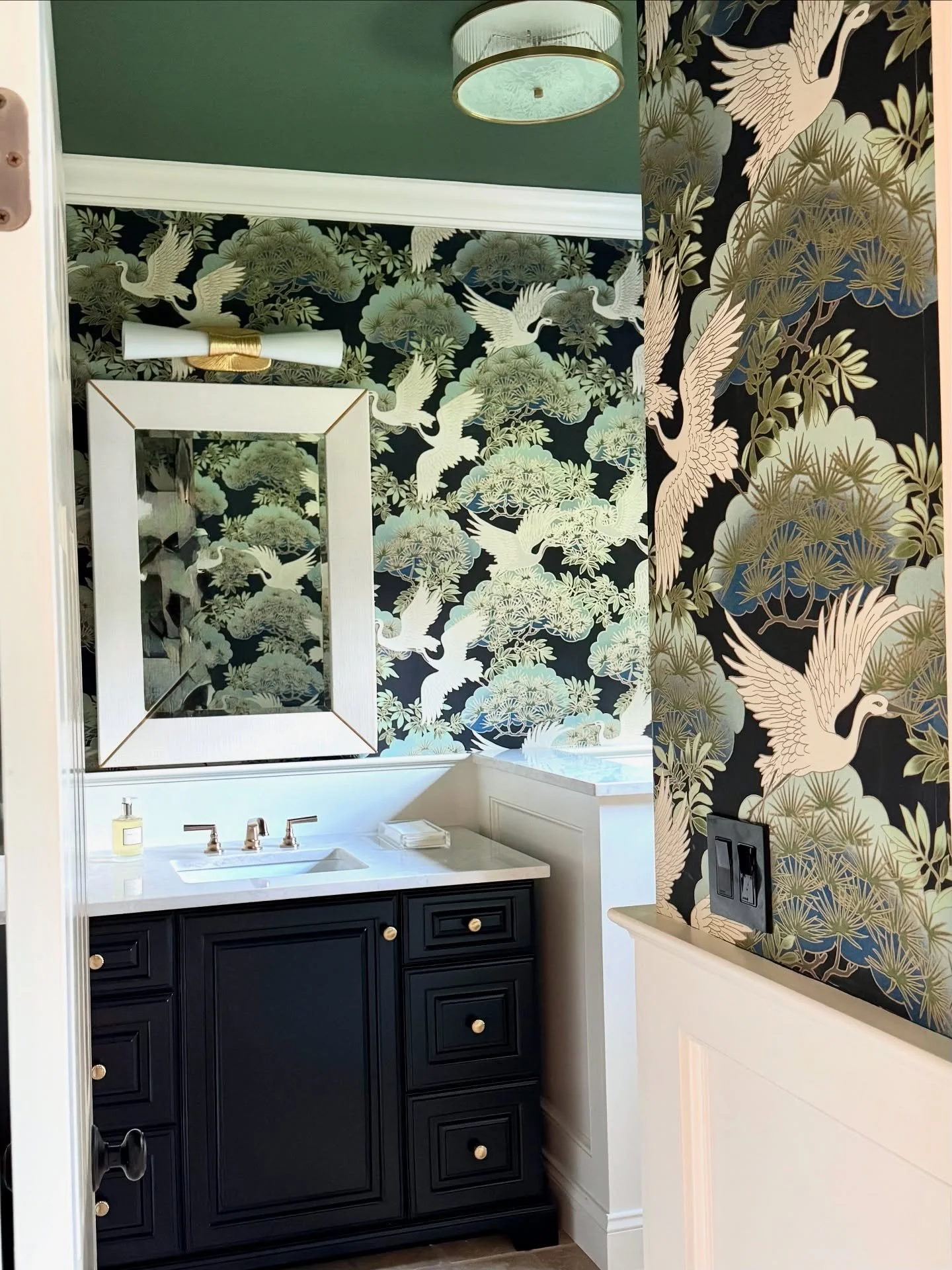 &ldquo;This looks like a high-end hotel bathroom&rdquo; - our client

Our client couldn&rsquo;t be happier with the end result- we took time to really understand her style goals. High on her list- more storage, a dramatic gorgeous wallpaper and lever