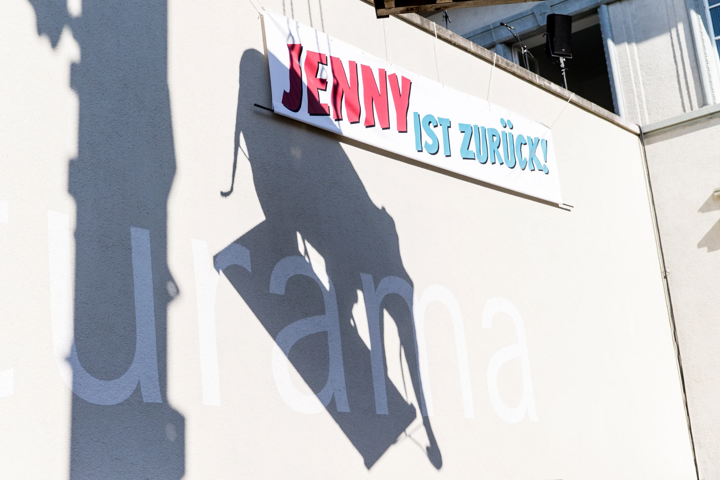 Erst hat sie drei Menschen getötet, dann wurde sie ausgestopft und stand 70 Jahre im Naturama Aarau: Elefantendame Jenny. Vor 20 Jahren wurde sie ausgestaubt, jetzt kommt sie ins Naturama Aarau zurück. (15. Juni 2018)