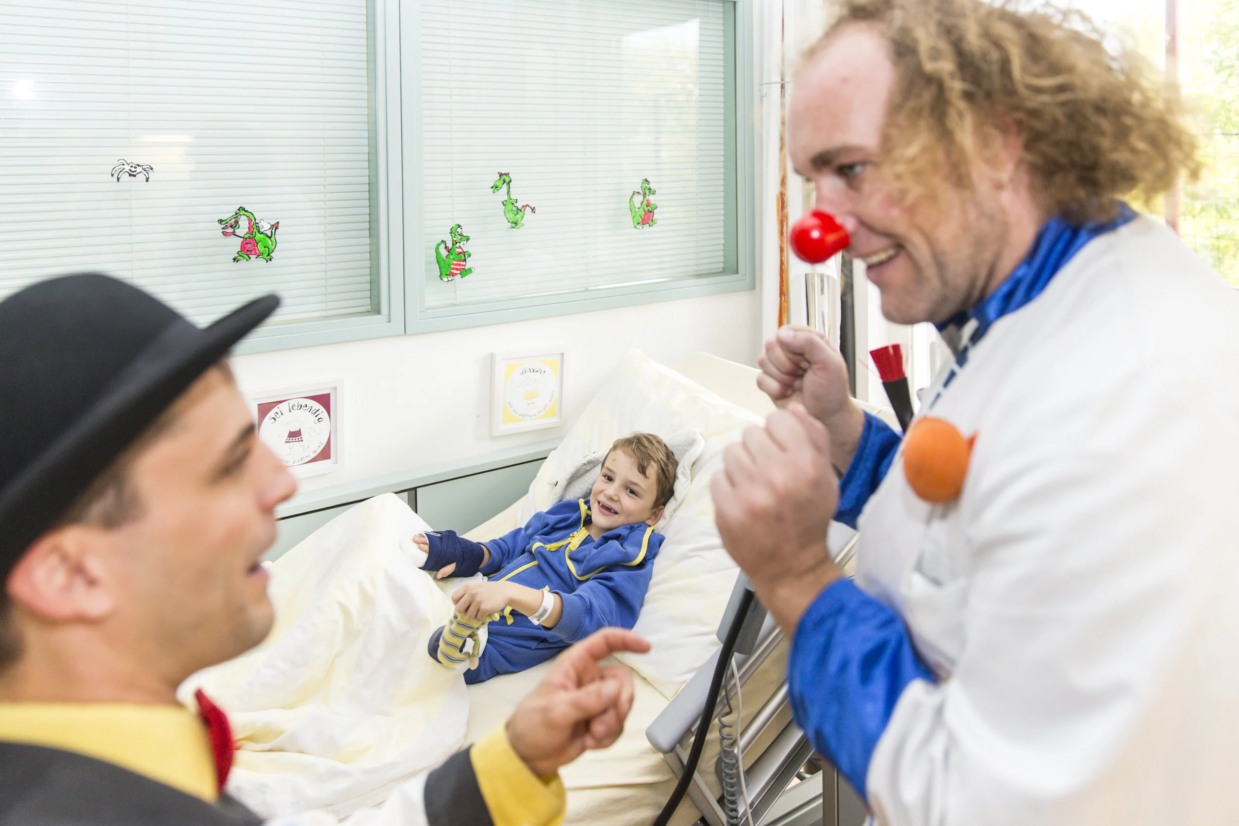 Dr. U. Fröhlich (Tommy Müller) und Dr. Wolle (Kurt Bucher) (v.l.). Besuch der Traumdoktoren welche die Kinderstation des Kantonsspitals Aarau besuchen. (31. Oktober 2018)