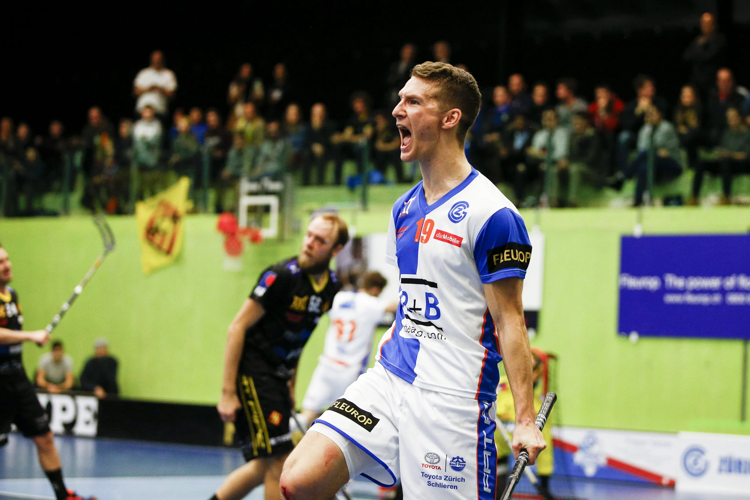 Daniel Steiger (Nr. 19, GC Unihockey) jubelt nach dem 3:4. (Cup Halbfinale; GC - HC Rychenberg Winterthur; 12.1.2018,; Sporthalle Hardau, Zuerich)