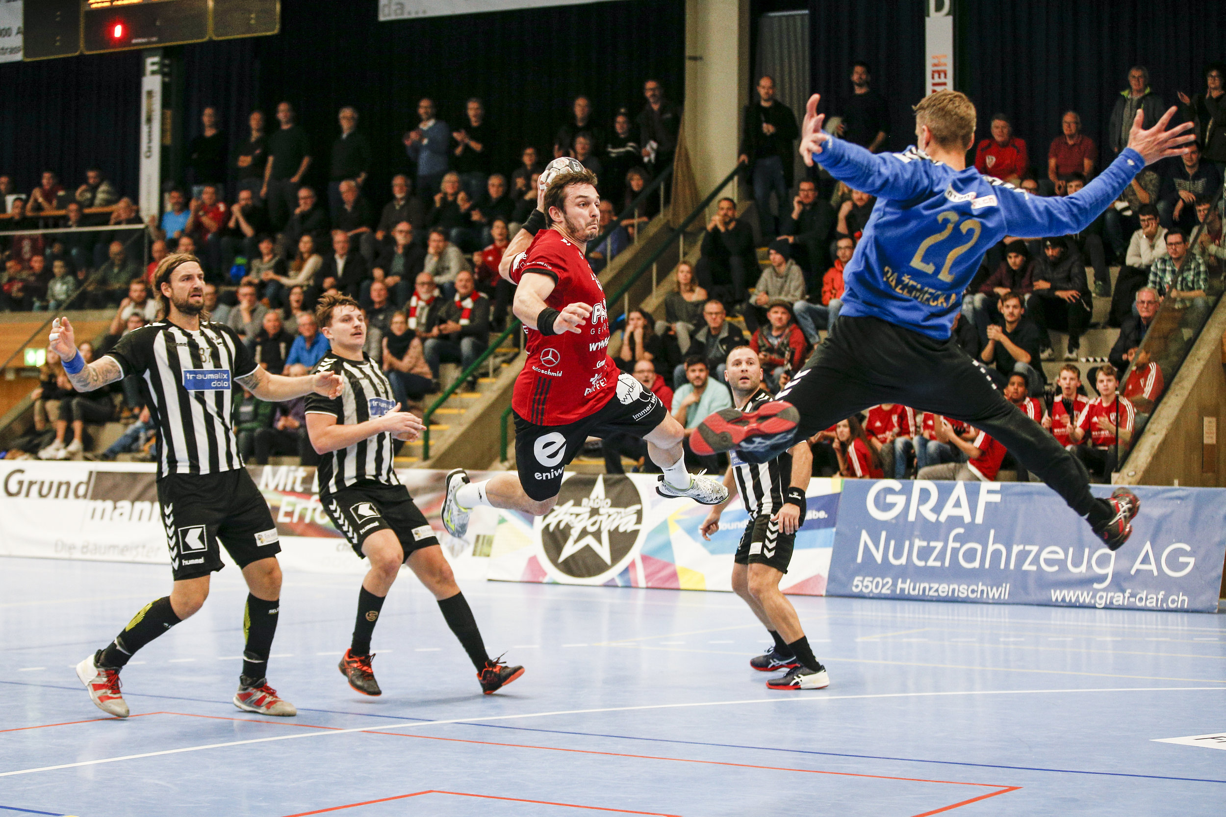 Patrick Strebel (Nr. 47, HSC Suhr Aarau) im Spiel HSC Suhr Aarau gegen den RTV Basel in der Schachenhalle in Aarau am 12. Dezember 2018.