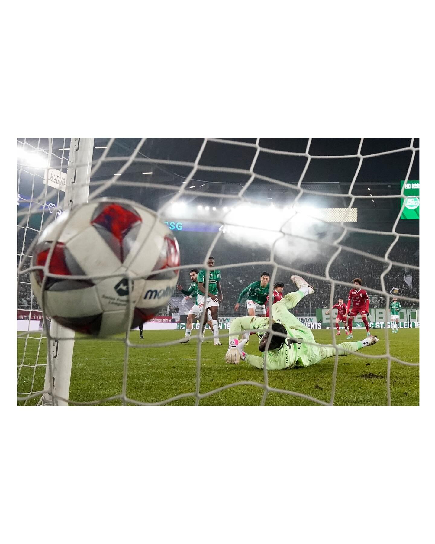 Angesagt:
St.Gallen: 1. Halbzeit Huii, 2 Halbzeit Pfui
Winterthur: 1. Halbzeit Pfui, 2 Halbzeit Huii
Triffts in etwa. 

#fussball #football #sfl #a9iiiglobalshutter #fcsg #fcw #sport #sportsphotography #freshfocus