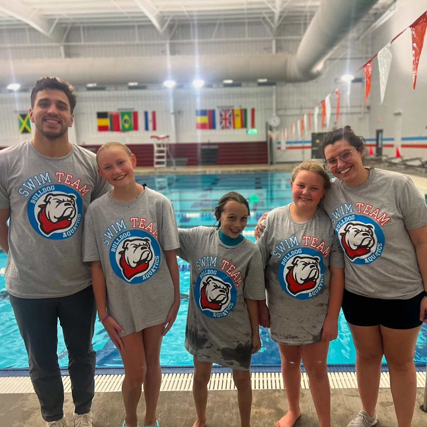 More pictures of our 🤩 awesome Bulldogs 🐶!
Even our club head coach & pool manager made an appearance!
As always, GO BULLDOGS!
⭐️ If you are looking for a swimming family where your kids can learn to swim, have fun, and feel safe, give us a