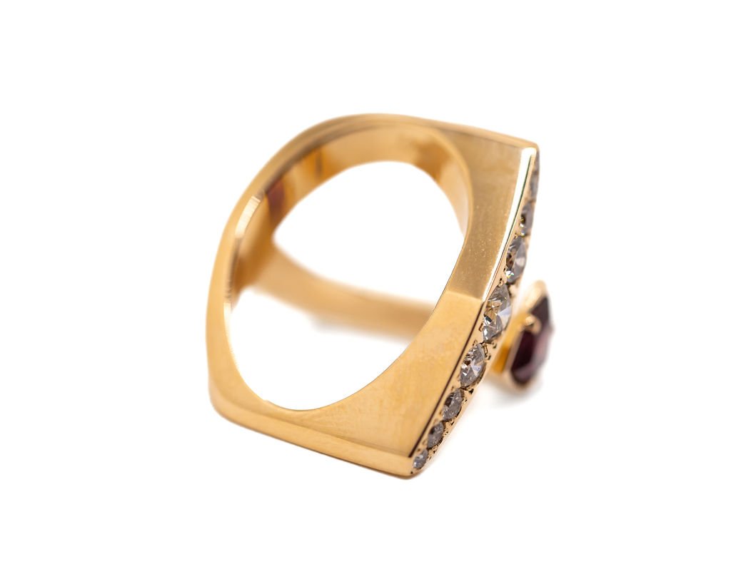 BentonsArtisanGoldJewelry2024HolidayShow024a.jpg