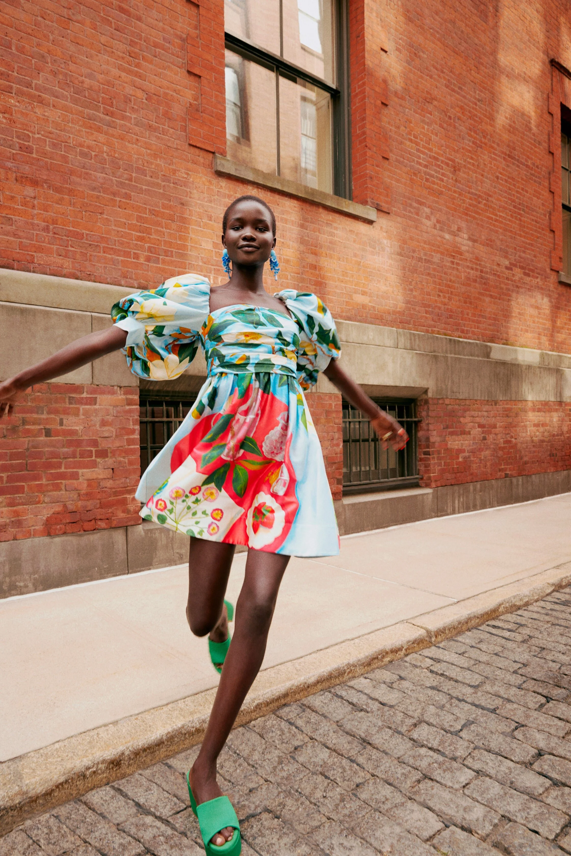 00001-OscardelaRenta-Spring-22-NewYork-credit-brand.jpeg