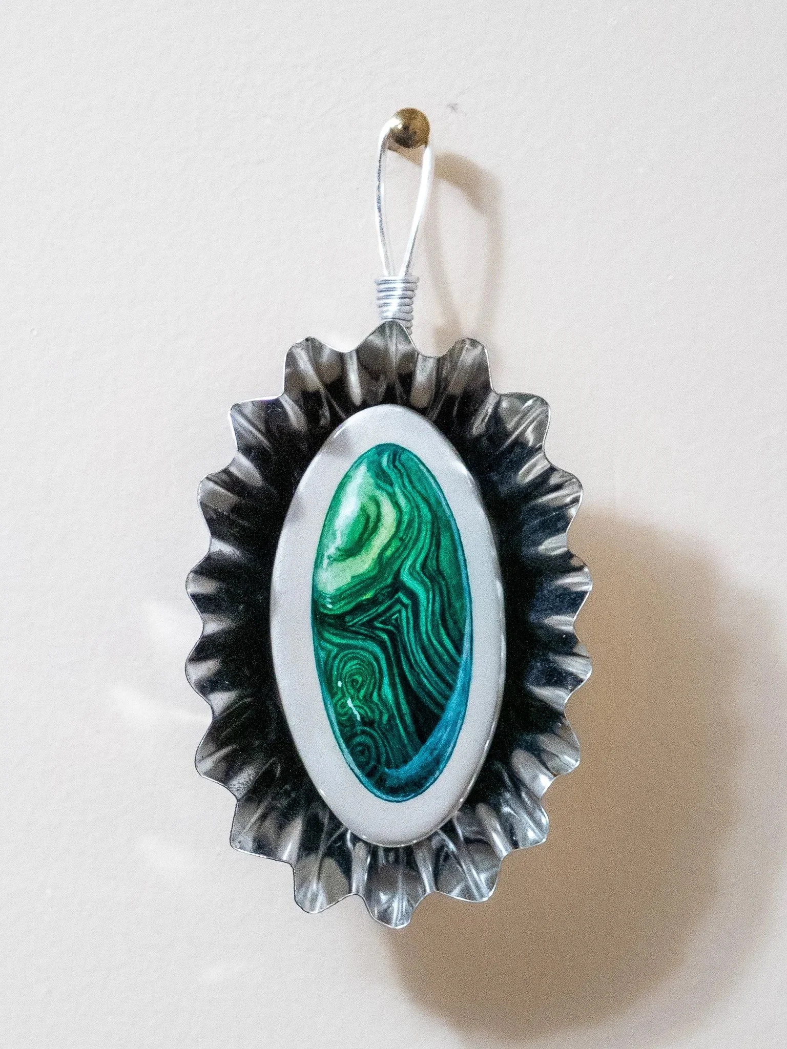 "Hidden Gem: Malachite CU₂(CO₃)(OH)₂"