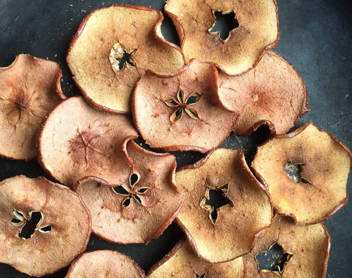 CINNAMON SMOKED SALT APPLE CRISPS