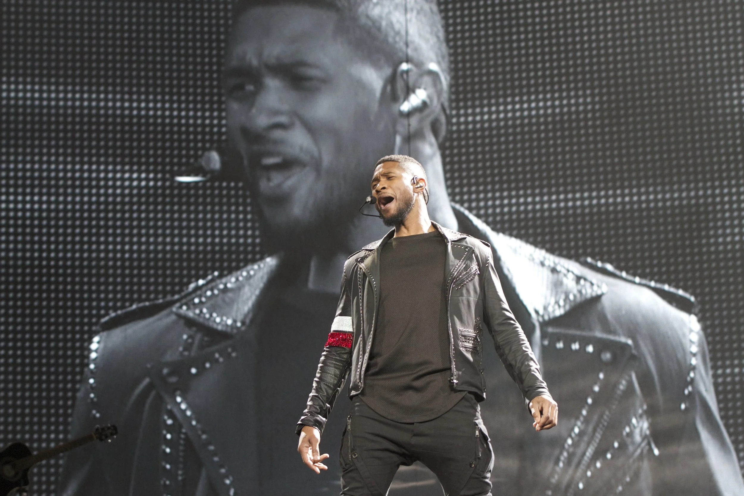 Usher at MSG 3.jpg