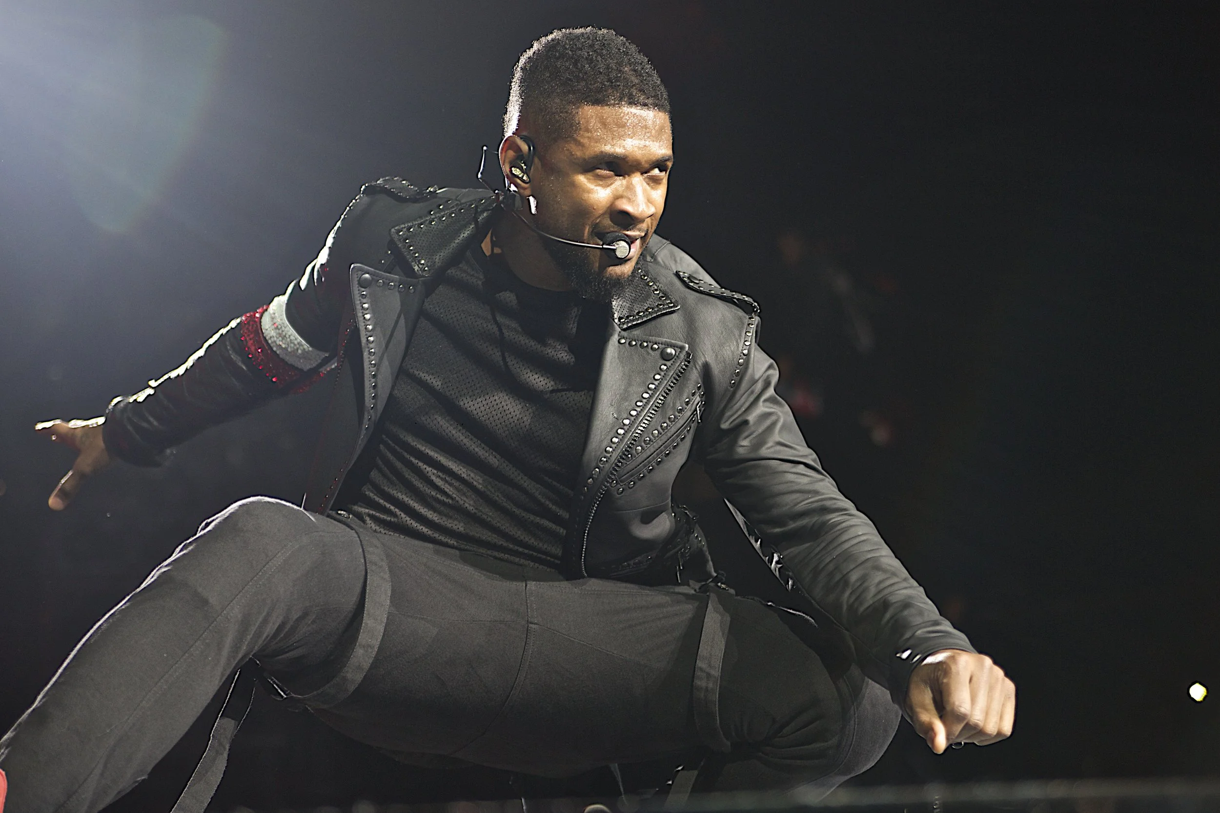 Usher at MSG 25.jpg