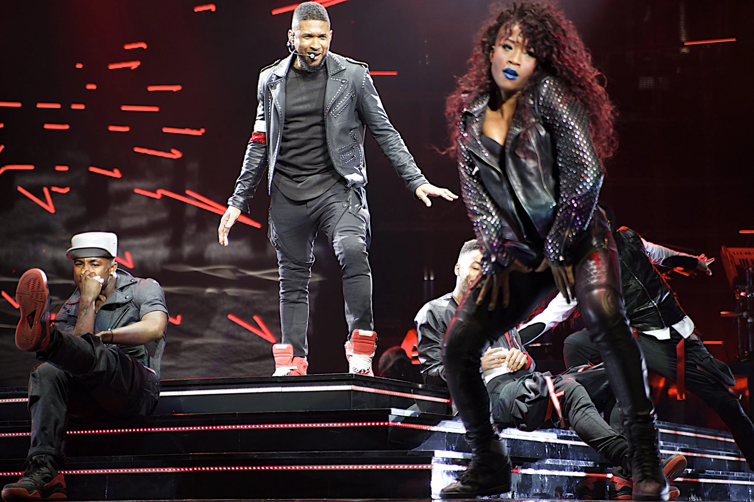 Usher at MSG 23.jpg