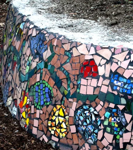 55d8bc4ced321e42-gardenmosaic.jpg