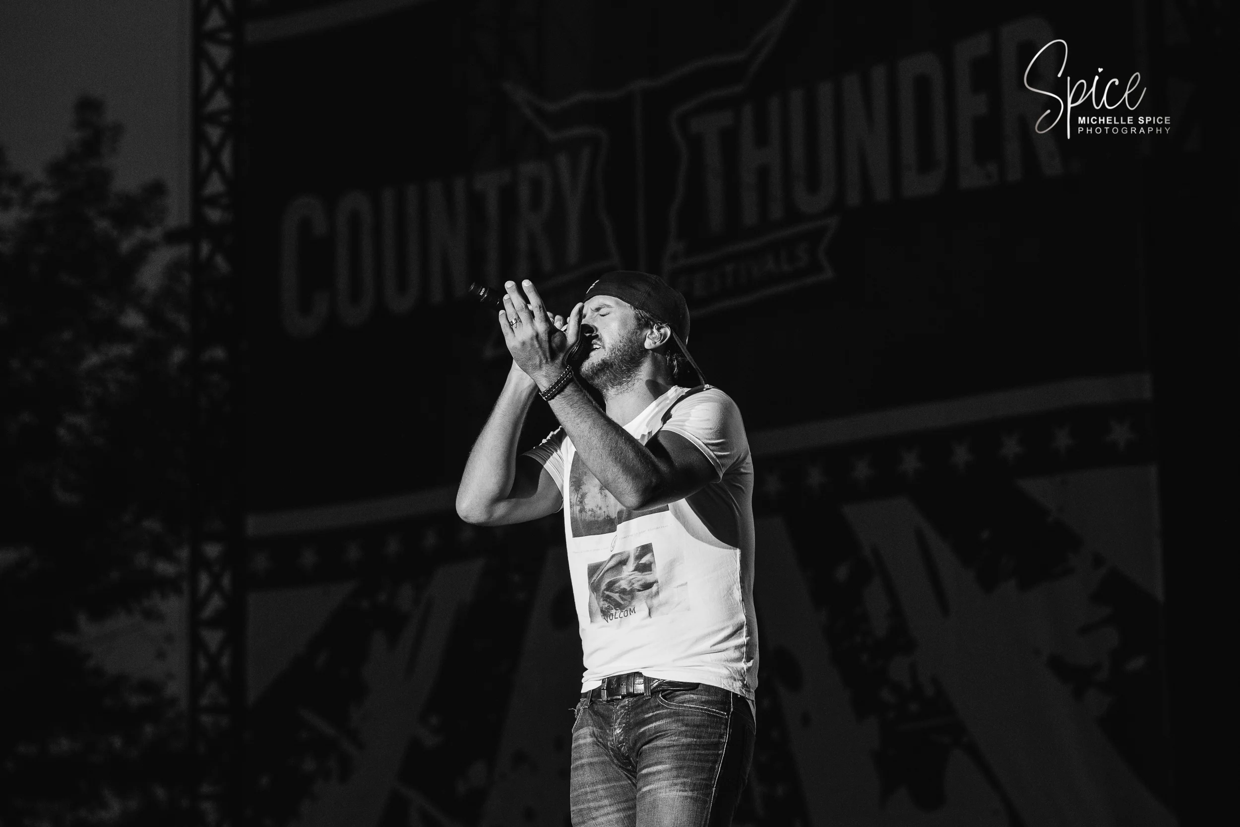 Country Thunder Luke-1-3.jpg