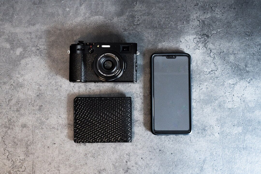 We don't need much in life. Just a way to stay connected, capture important moments, and a great wallet!⁠
.⁠
.⁠
.⁠
#lifenecessity #leatherwallet #luxuryfashion⁠
#indenest1582 #instaaccessories #blackleatherwallet⁠
#fashionaddict #OOTD #InstaFashion #