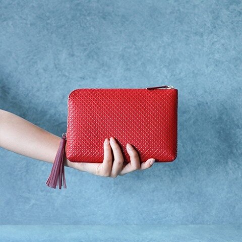 Our Pouch Clutch is in the perfect size for you every night needs⁠
.⁠
.⁠
.⁠
⁠
⁠
#luxuryfashion⁠ #leatherclutch #redclutch⁠
#indenest1582 #instaaccessories ⁠
#fashionaddict #OOTD #InstaFashion  #elegantaccessories⁠
⁠