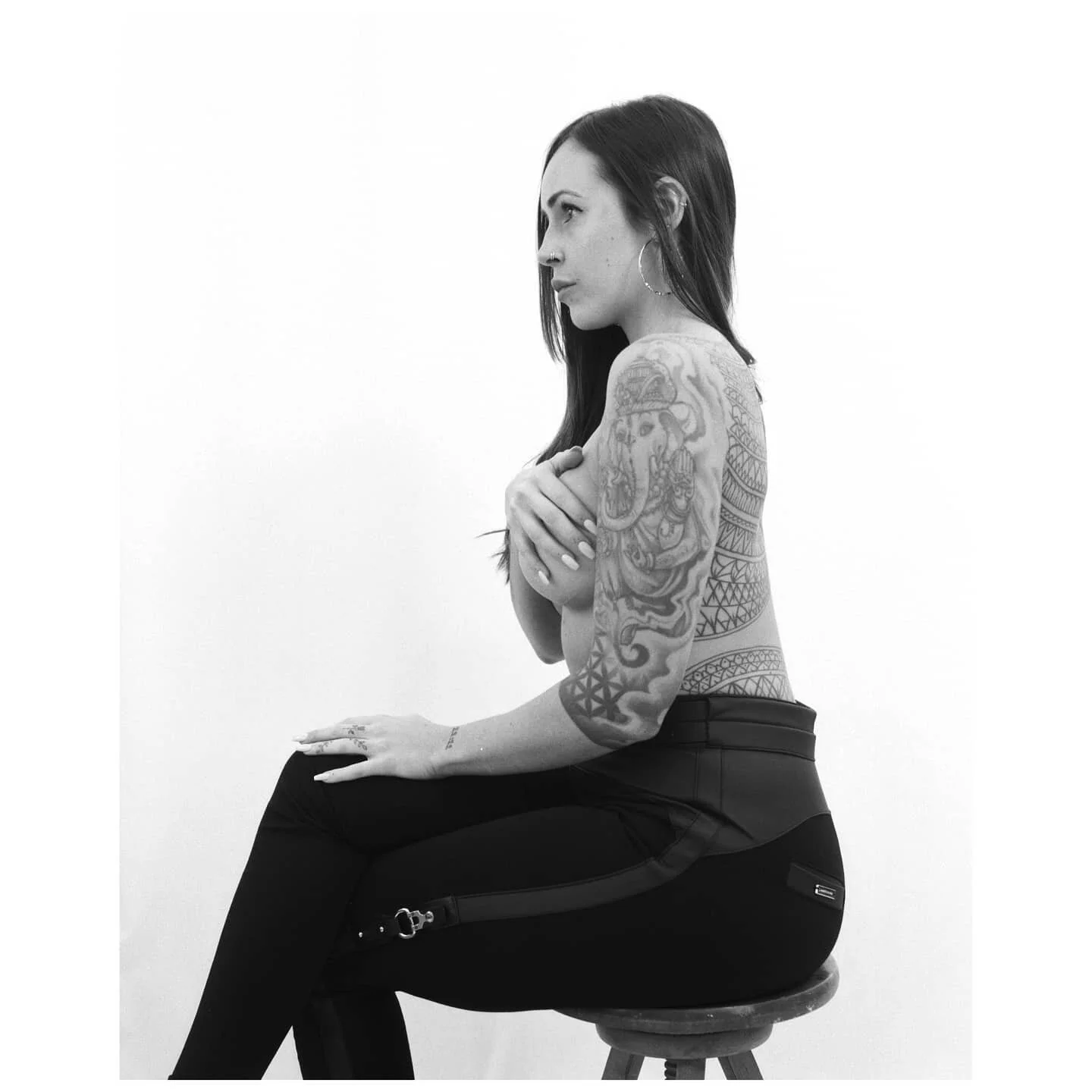 #kodak #trix400 #mediumformat #negativefilm #film #filmisnotdead #filmphotography #ishootfilm #portraitphotography #analog #35mmphotography #nude #nudephotography #back #sideprofile #analougphotography #photography  #headshot #keepfilmalive #filmfeed
