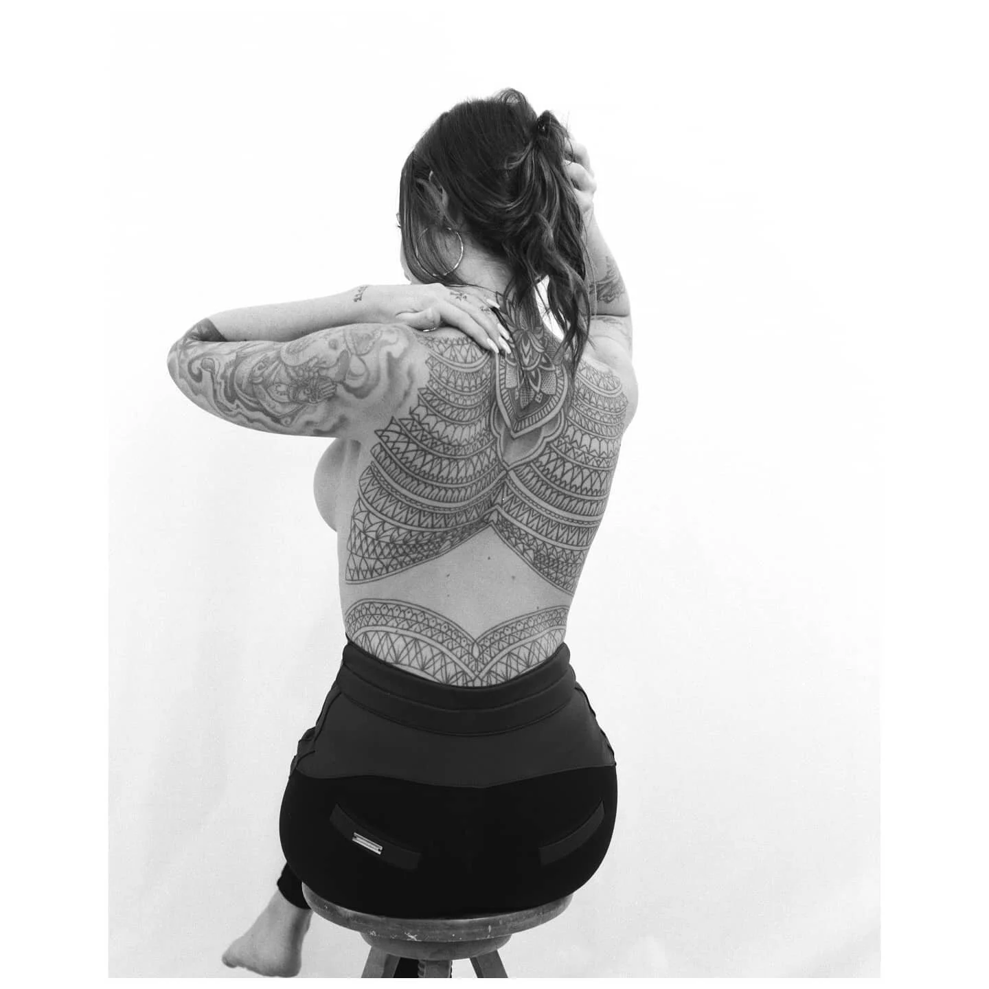#kodak #trix40 #mediumformat #negativefilm #film #filmisnotdead #filmphotography #ishootfilm #35mmfilm #portraitphotography #analog #35mmphotography #nude #nudephotography #back #tattoo #inkart #analougphotography #photography  #headshot #keepfilmali