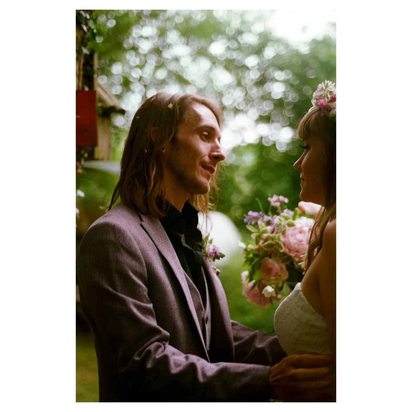 #kodak #portra400 #colourfilm #film #filmisnotdead #filmphotography #kodakportra #analog #analougphotography #photography 
#wedding #firstdance #celebration #brideandgroom #istillshootfilm #weddingdress #weddingdance
#filmcamera #shotonfilm #weddingp