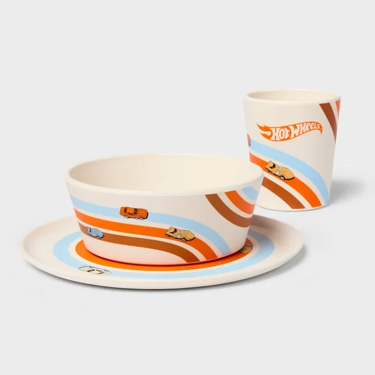 hot-wheels-pillowfort-retro-dinnerware-set.webp