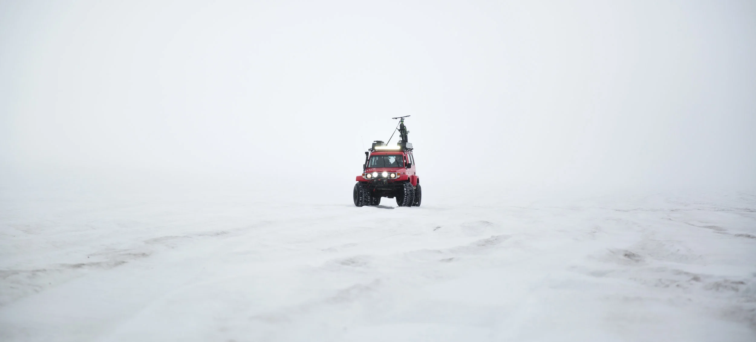 Rent_a_Land_Rover_in_Iceland_with_Geysir_-2.jpg
