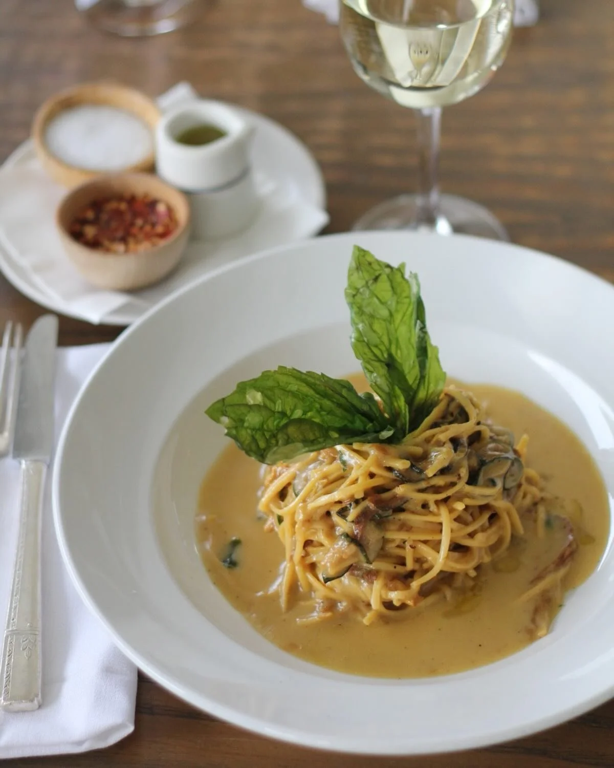 A sunny Friday called for a new menu, leaning into the best offerings of early spring. This house-made tagliarini is built with roasted zucchini and a rich sauce of provolone picante. This season is truly made for vegetable lovers.