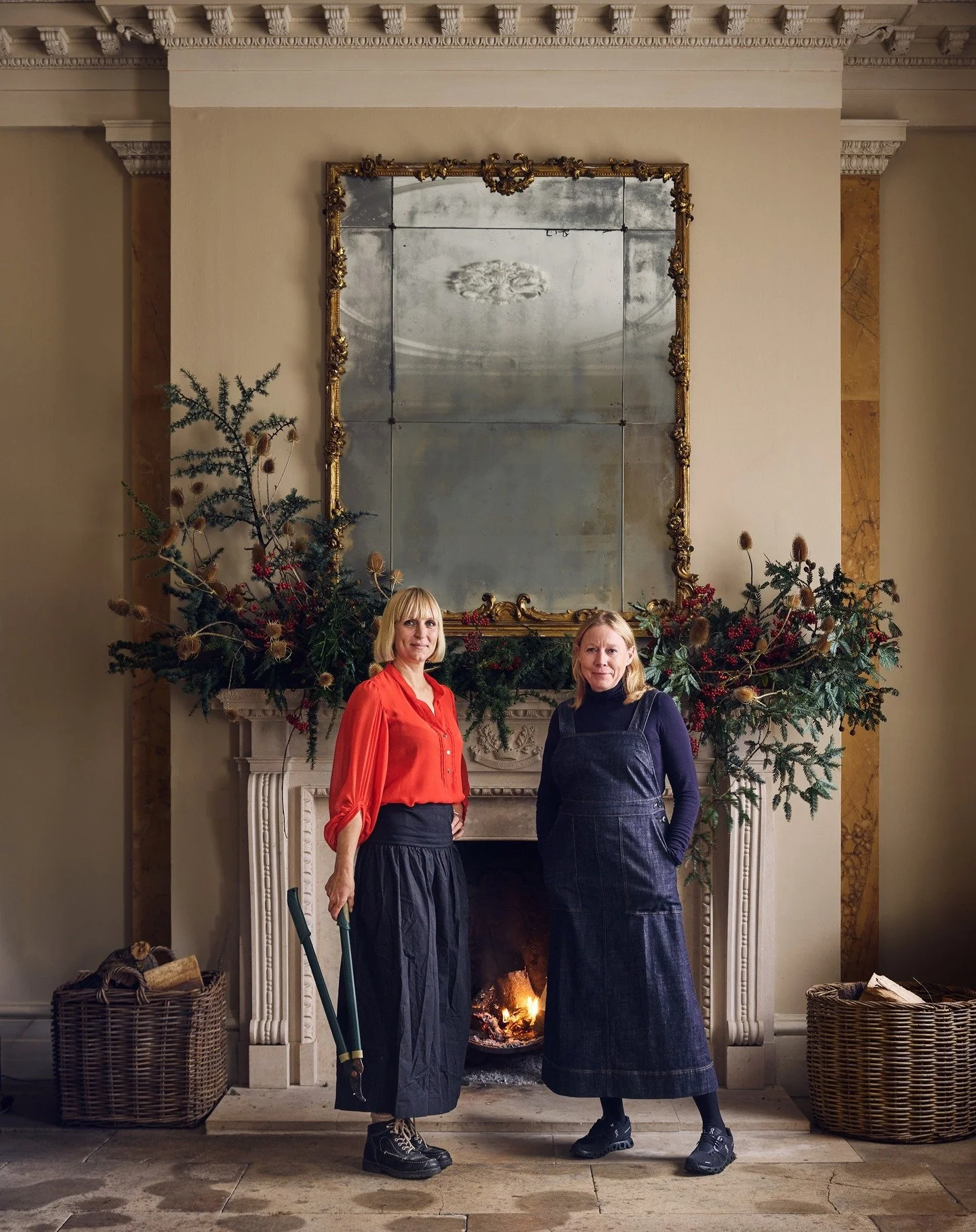 Shooting with the lovely @schoolofsustainablefloristry before Christmas. Their school has a beautiful location, looking forward to shooting again there when there’s less frost in the garden!
π· me @likesnicephotos
π @_wildstems_ 
#photography