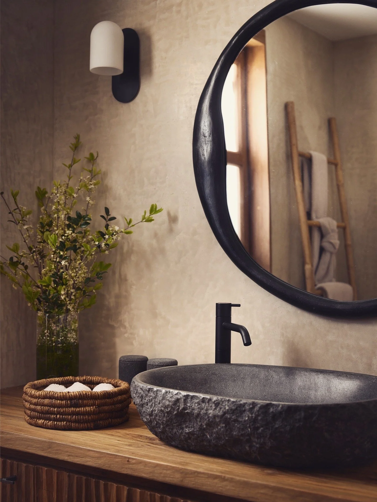 Relaxed warm tones in the bathrooms at Haven Hill
π· me @likesnicephotos
Thanks again for another dream commission from @mustiqueisland
#luxurytravel #photography #interiorsphotographer #photographer #lifestyle #mustique #luxuryvilla #travelphotog