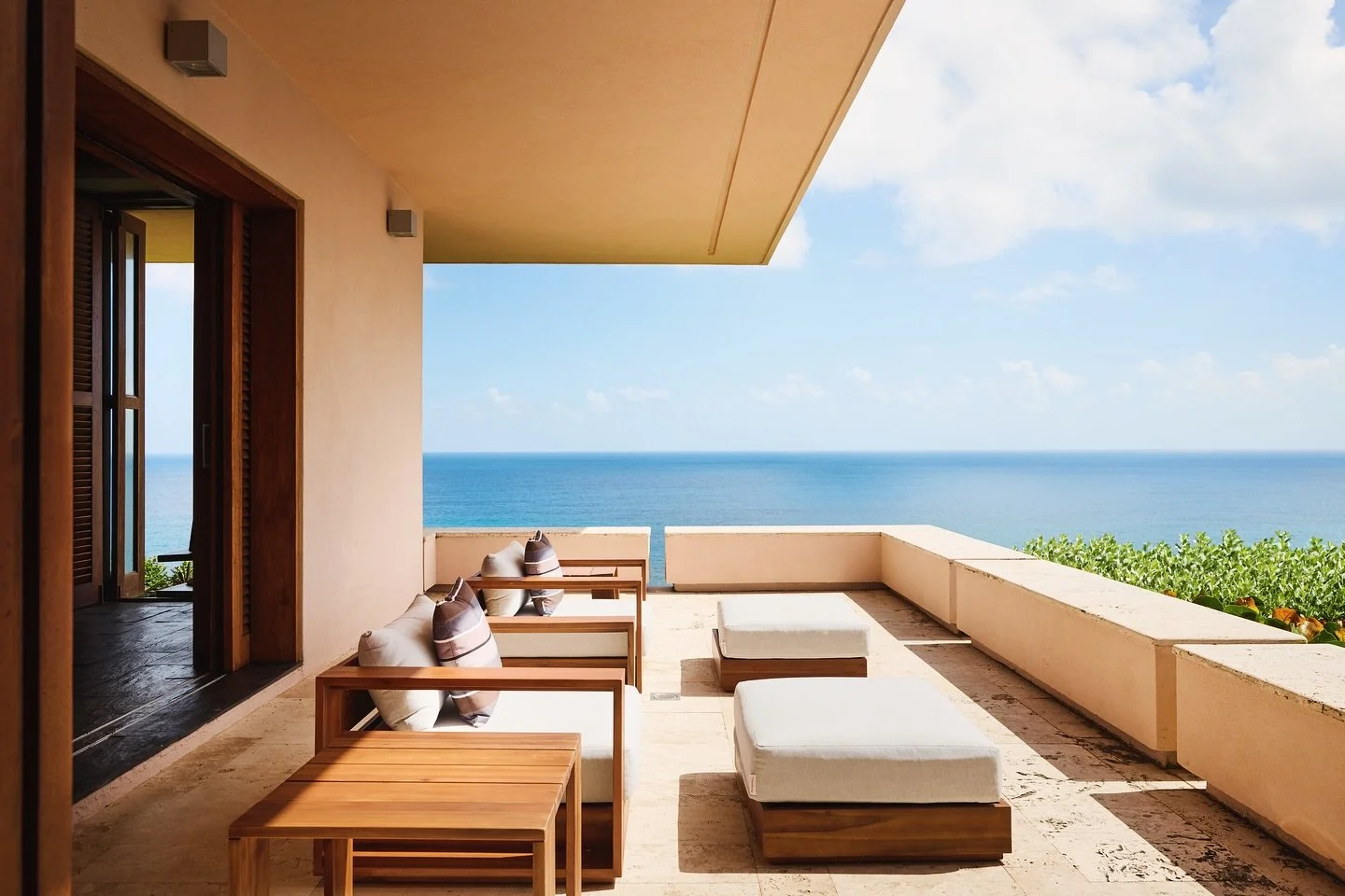 It feels like every room at Taliesin has the most incredible view
π· me @likesnicephotos
Commission by @mustiqueisland
#luxurytravel  #photography #photographer #lifestyle  #luxuryvilla #travelphotographer #hotelphotography  #Interiorsphotography