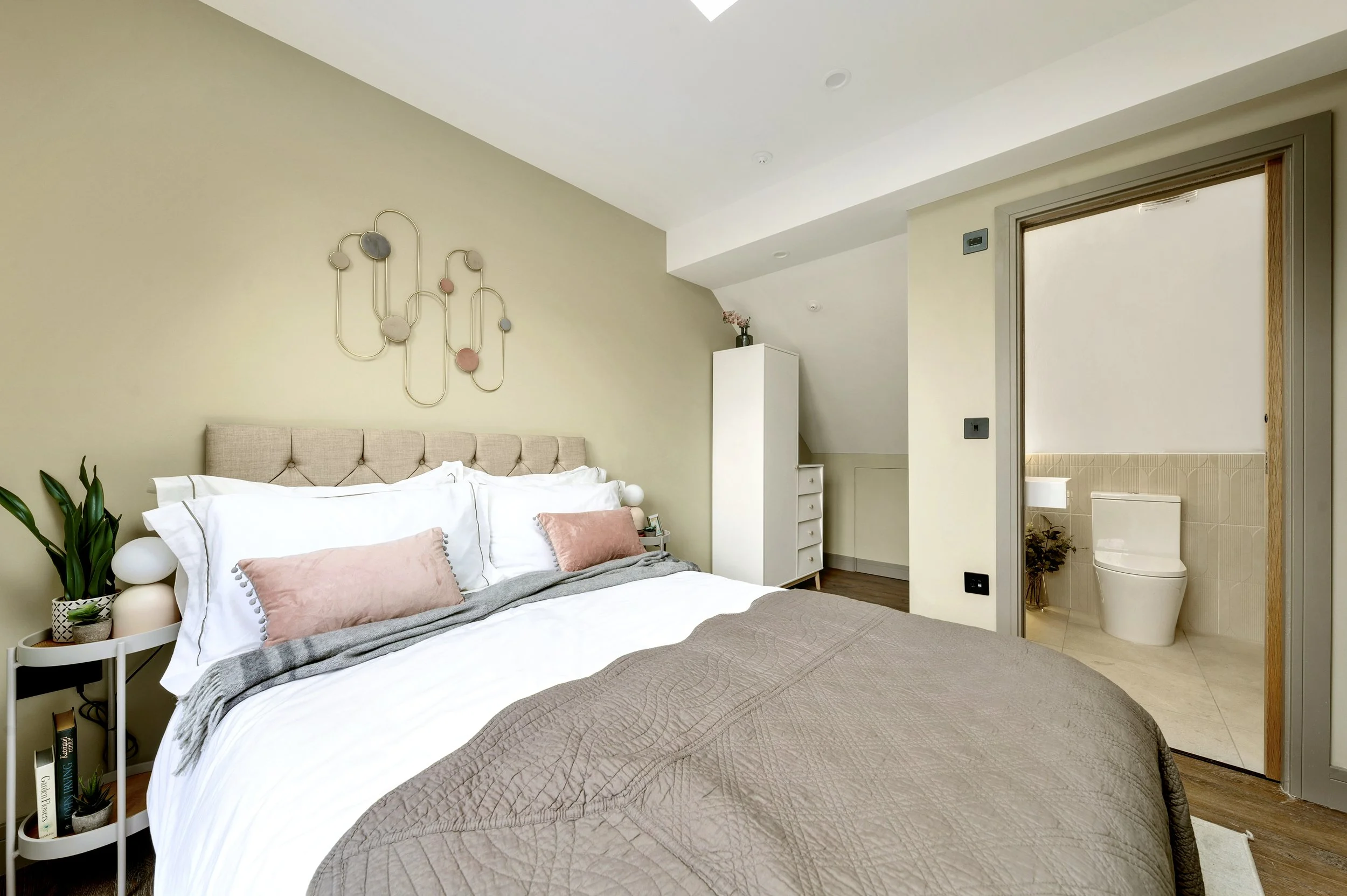 15. Room 2  (1).jpg