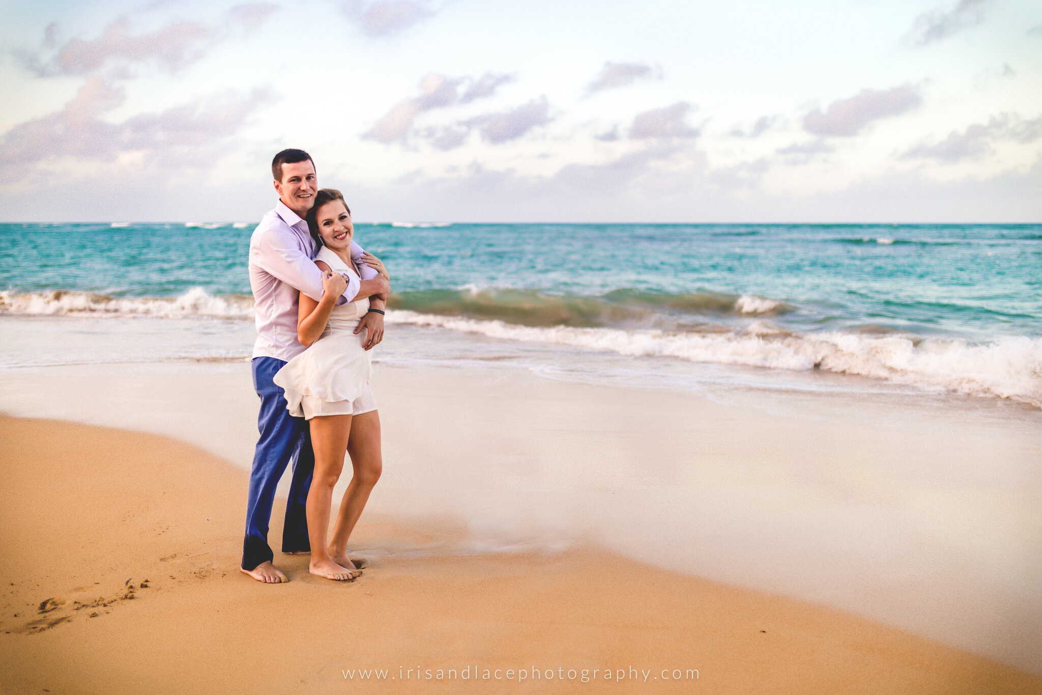 Beach Engagement pictures | Iris and Lace Photography 
