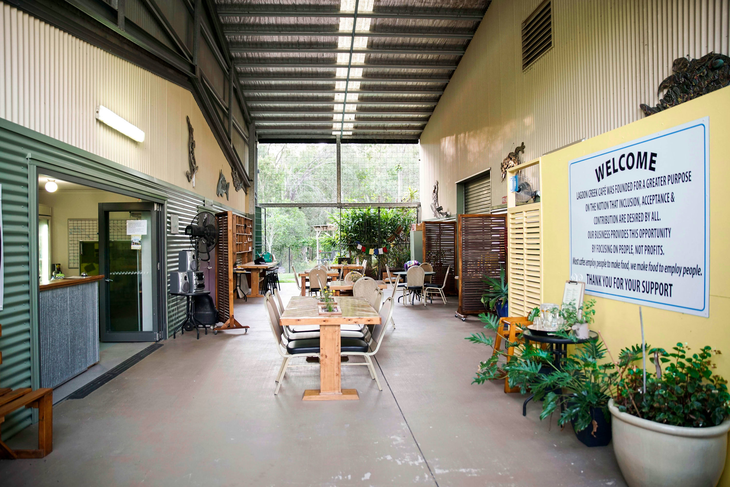 Lagoon-Creek-Cafe-and-Function-Room-gallery-breezeway.jpg