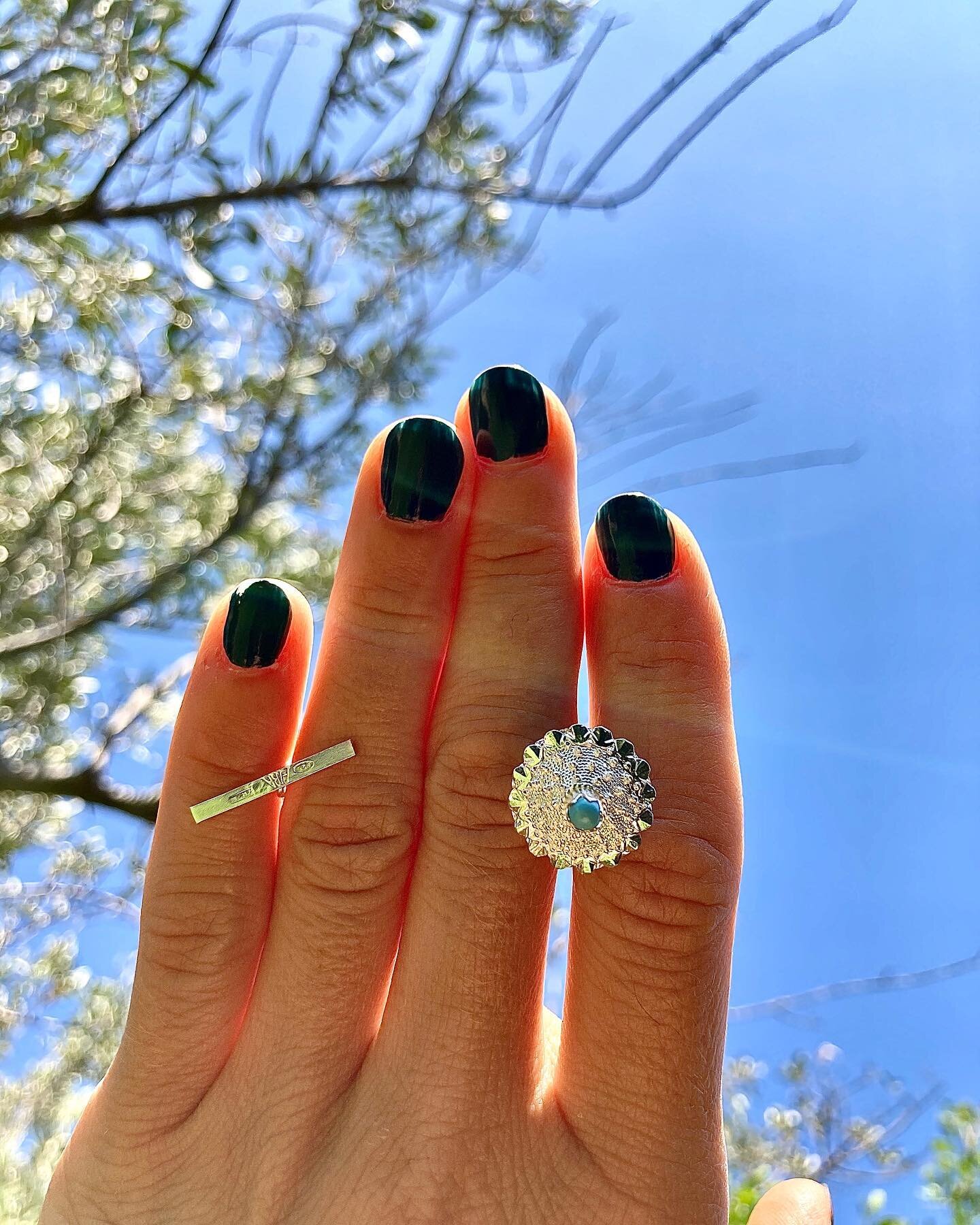 new sparkling cufflinks just arrived ✨

inspired by the traditional sardinian jewelry, these precious little pieces are entirely hand crafted on the island, made with sterling silver and decorated with filigree, a fine technique passed down from Phoe